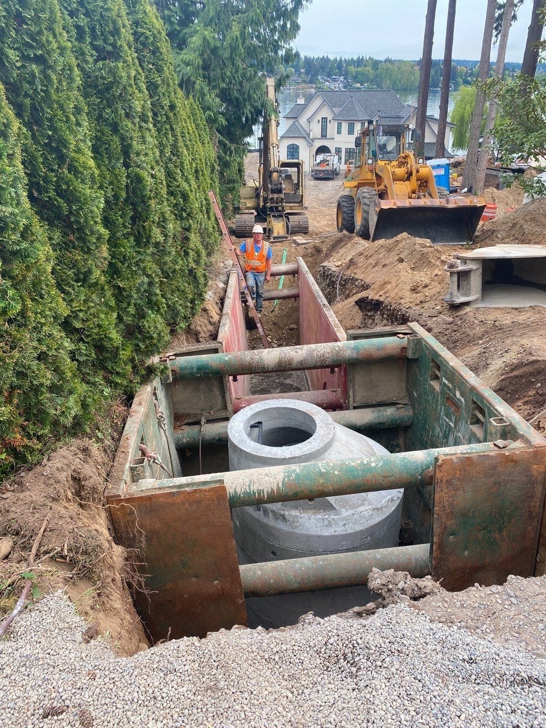 03 Installation of manhole with a trench box